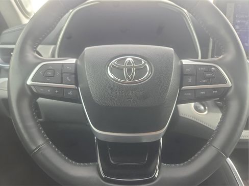 Used 2024 Toyota Highlander Platinum image 15