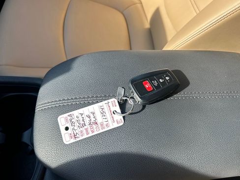 Certified 2020 Toyota RAV4 XLE Premium image 32