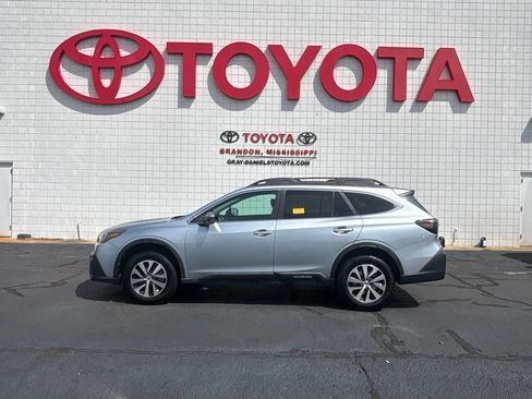 Used 2021 Subaru Outback Premium AWD/4WD image 4