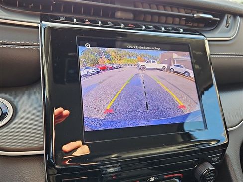 Used 2023 Jeep Grand Cherokee Laredo image 20