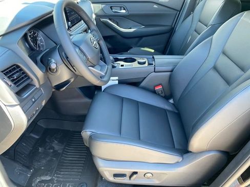 New 2026 Nissan Rogue SV image 10