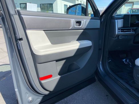 Used 2025 Hyundai Santa Fe SEL image 18