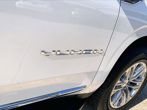 Used 2023 GMC Yukon XL SLT w/ SLT Premium Package AWD/4WD image 10