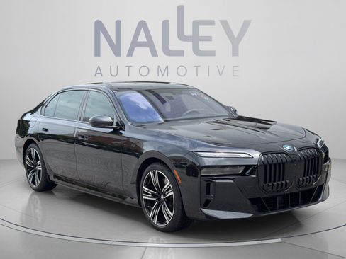Used 2023 BMW i7 xDrive60 w/ Executive Package 2 AWD/4WD image 8