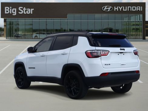 Used 2024 Jeep Compass Latitude w/ Altitude Special Edition image 3