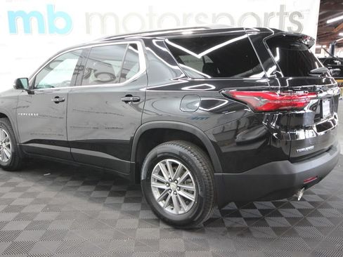 Used 2023 Chevrolet Traverse LT FWD image 3