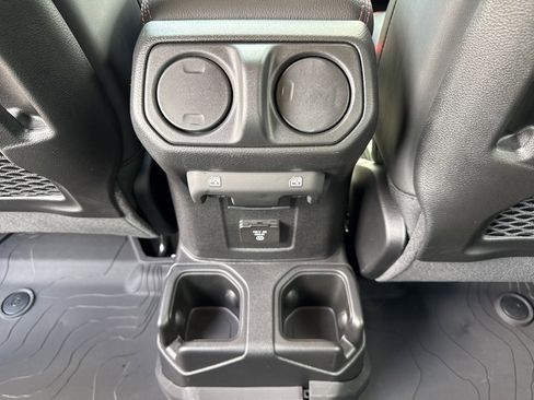 New 2025 Jeep Gladiator Rubicon image 24