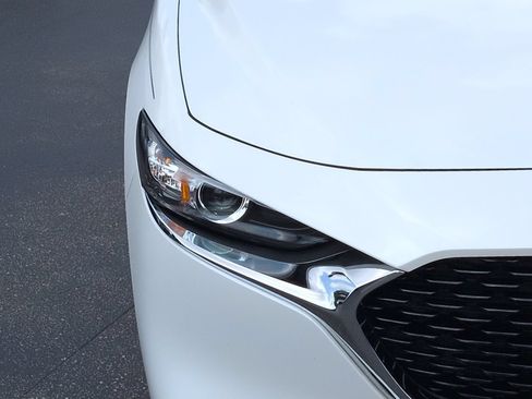 Used 2020 MAZDA MAZDA3 Sedan w/ Preferred Package FWD image 10