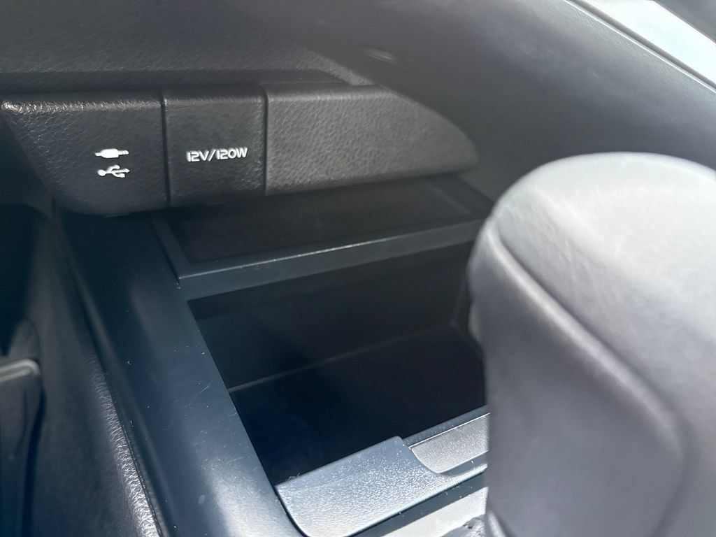 Used 2018 Toyota Camry LE FWD image 29
