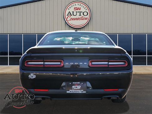 Used 2021 Dodge Challenger SXT image 6