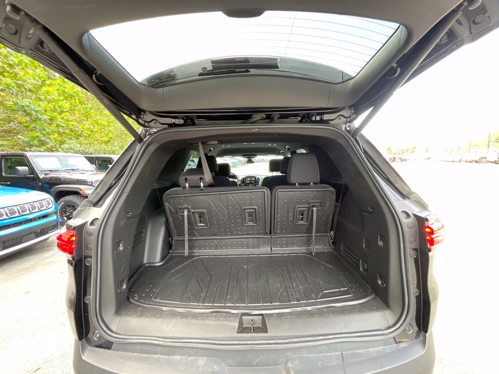 Used 2023 Chevrolet Traverse LT FWD image 27