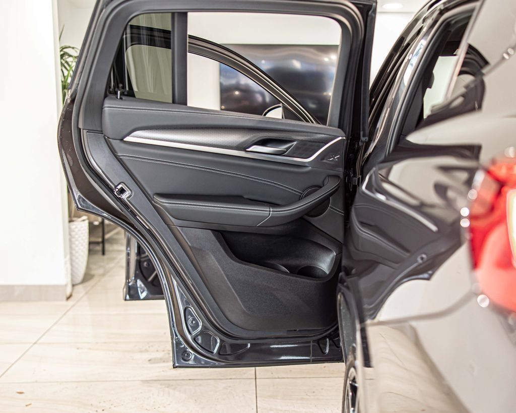 Used 2023 BMW X4 M40i AWD/4WD image 37