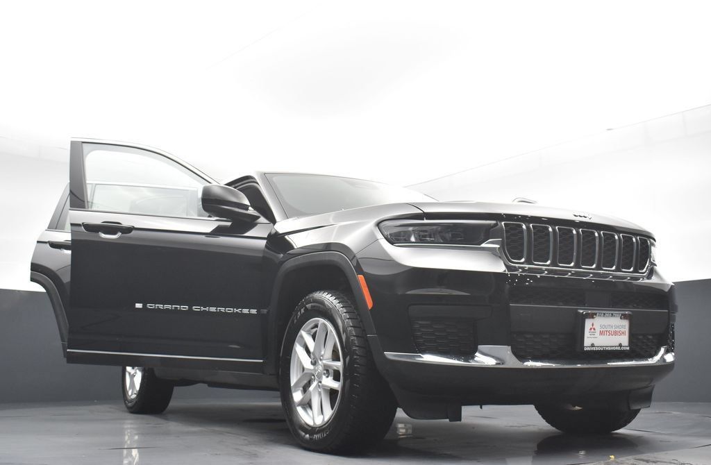 Used 2022 Jeep Grand Cherokee L Laredo w/ Luxury Tech Group I AWD/4WD image 34