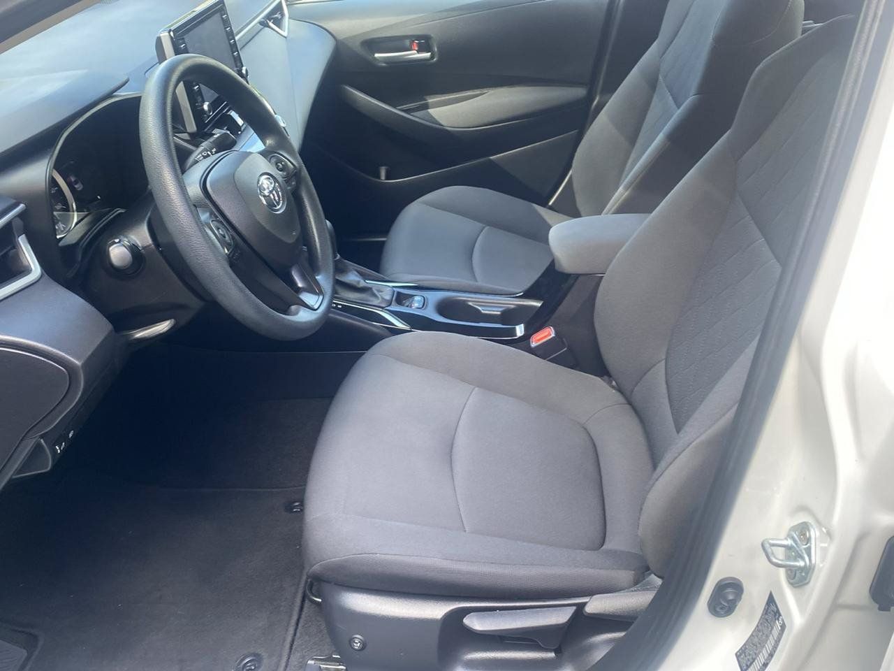 Used 2021 Toyota Corolla LE w/ Carpet Mat Package (TMS) FWD image 6