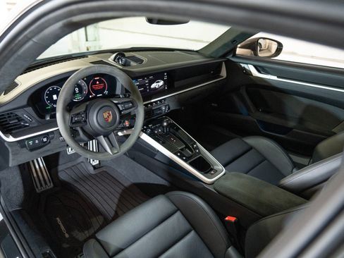 Used 2025 Porsche 911 Carrera GTS RWD image 4