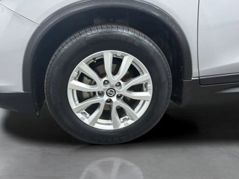 Used 2017 Nissan Rogue SV FWD image 27
