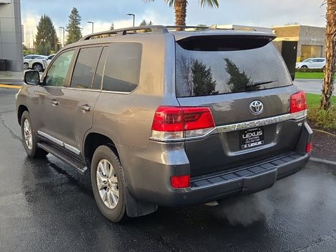 Used 2016 Toyota Land Cruiser image 3
