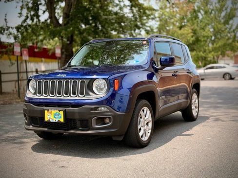 Used 2017 Jeep Renegade Latitude AWD/4WD image 3