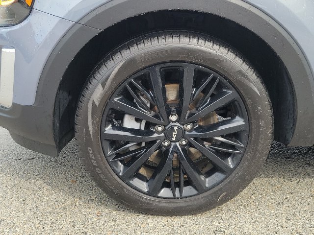 Certified 2022 Kia Telluride SX w/ Towing Package FWD image 8