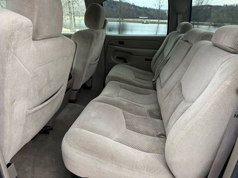 Used 2005 Chevrolet Silverado 2500 LS w/ Heavy-Duty Power Package image 16