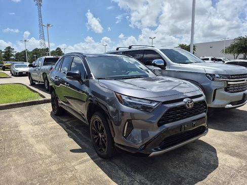 Used 2025 Toyota RAV4 XSE AWD/4WD image 2