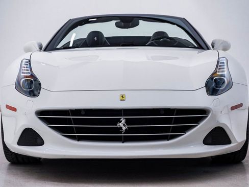 Used 2015 Ferrari California T image 6