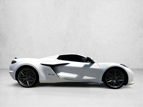 Used 2025 Chevrolet Corvette Z06 RWD image 5