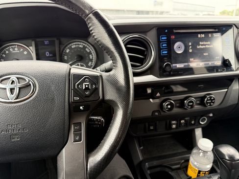Used 2018 Toyota Tacoma TRD Sport RWD image 8