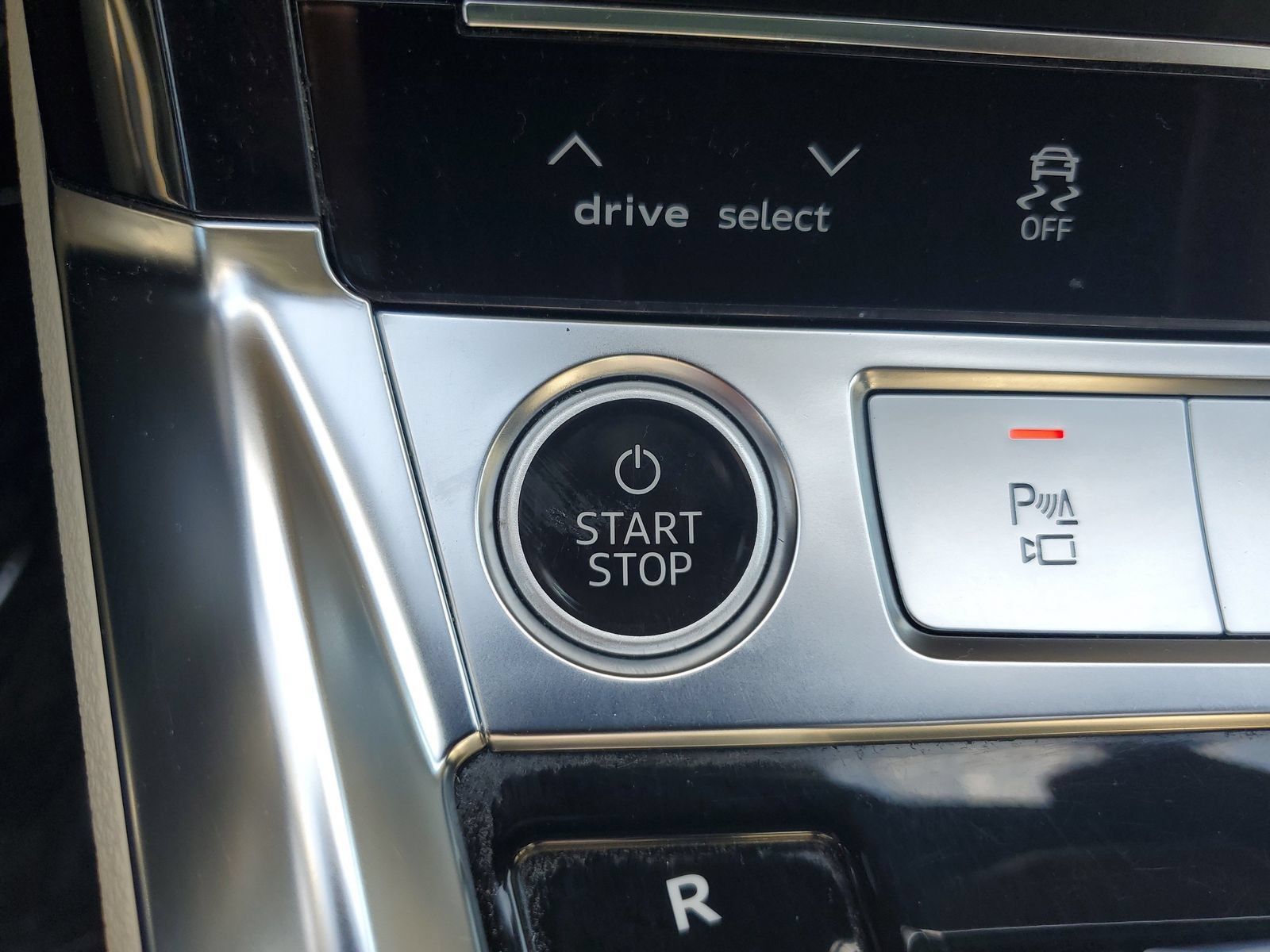 Used 2024 Audi Q8 e-tron Premium Plus w/ Premium Plus Package AWD/4WD image 28