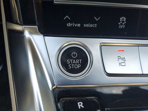 Used 2024 Audi Q8 e-tron Premium Plus w/ Premium Plus Package AWD/4WD image 28