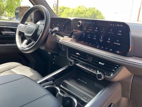 Used 2025 Chevrolet Tahoe Z71 AWD/4WD image 39