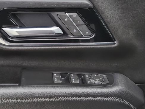 Used 2025 GMC Yukon Denali image 15