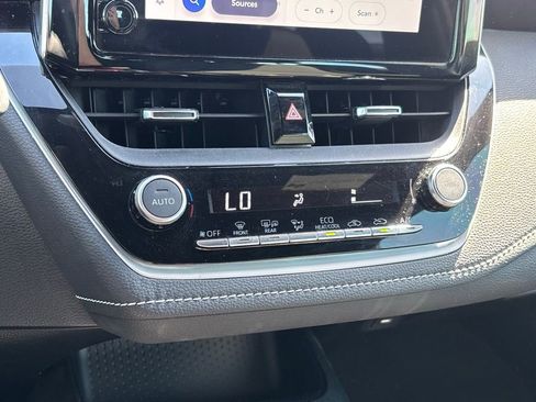Used 2024 Toyota Corolla SE image 11