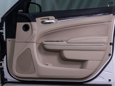 Used 2012 Chrysler 300 Limited RWD image 9