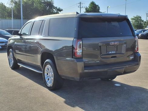 Used 2016 GMC Yukon XL SLE w/ Convenience Package RWD image 2