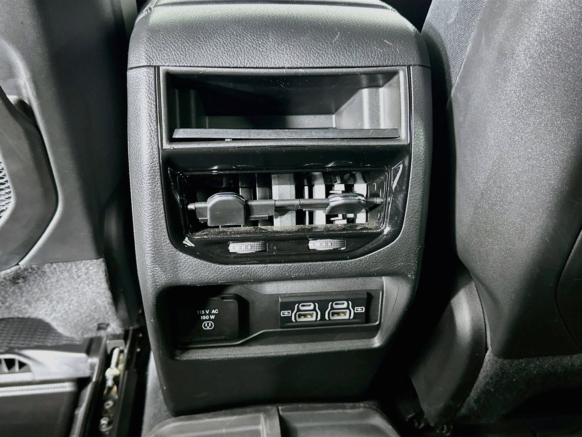 Used 2023 Jeep Grand Cherokee Laredo w/ Luxury Tech Group I AWD/4WD image 26