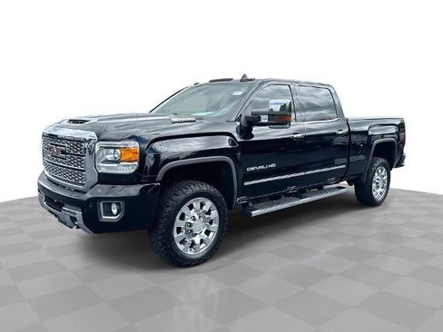 Used 2019 GMC Sierra 2500 Denali w/ Duramax Plus Package AWD/4WD image 1