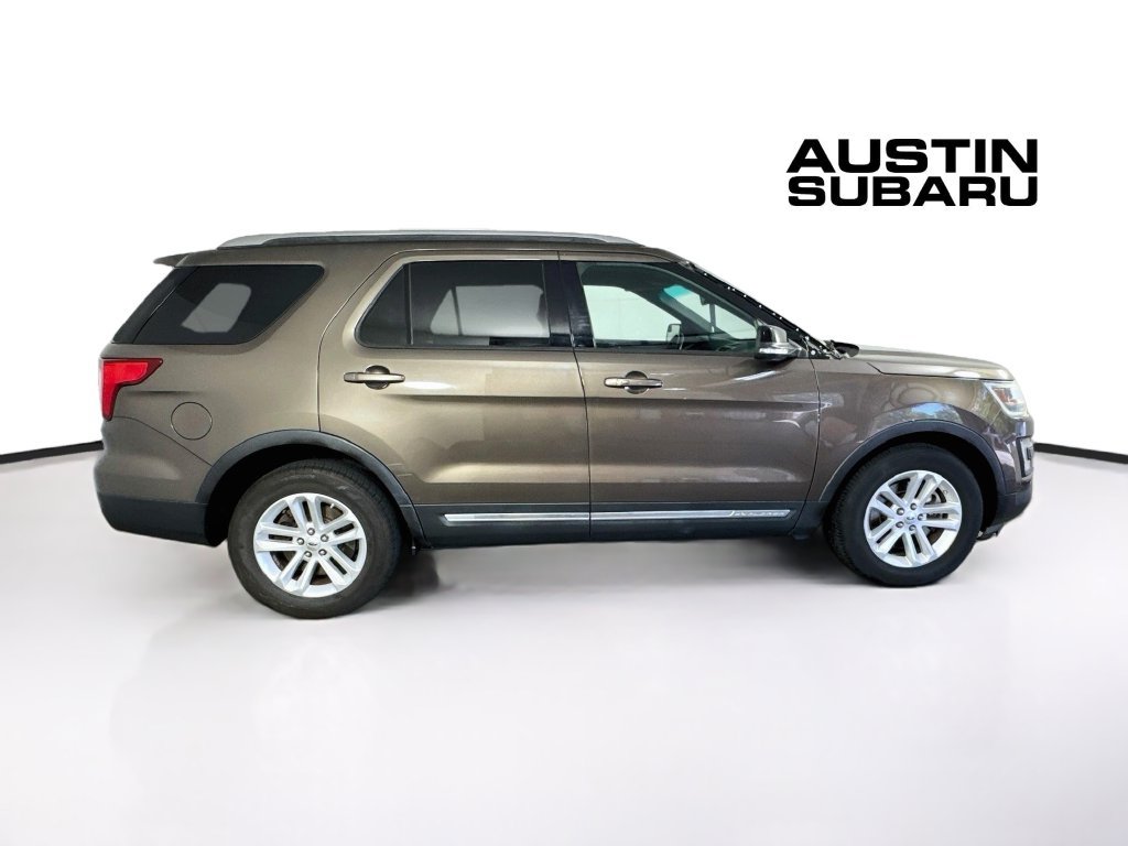 Used 2016 Ford Explorer XLT w/ Equipment Group 202A FWD image 8