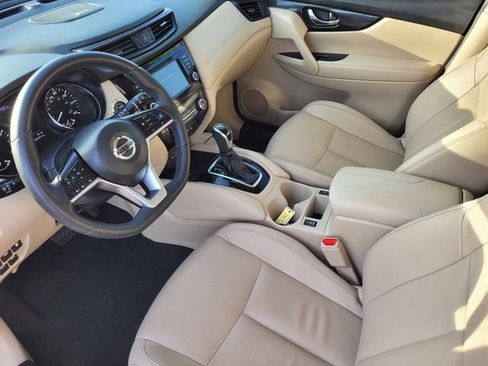 Used 2019 Nissan Rogue SL w/ Premium Package image 10