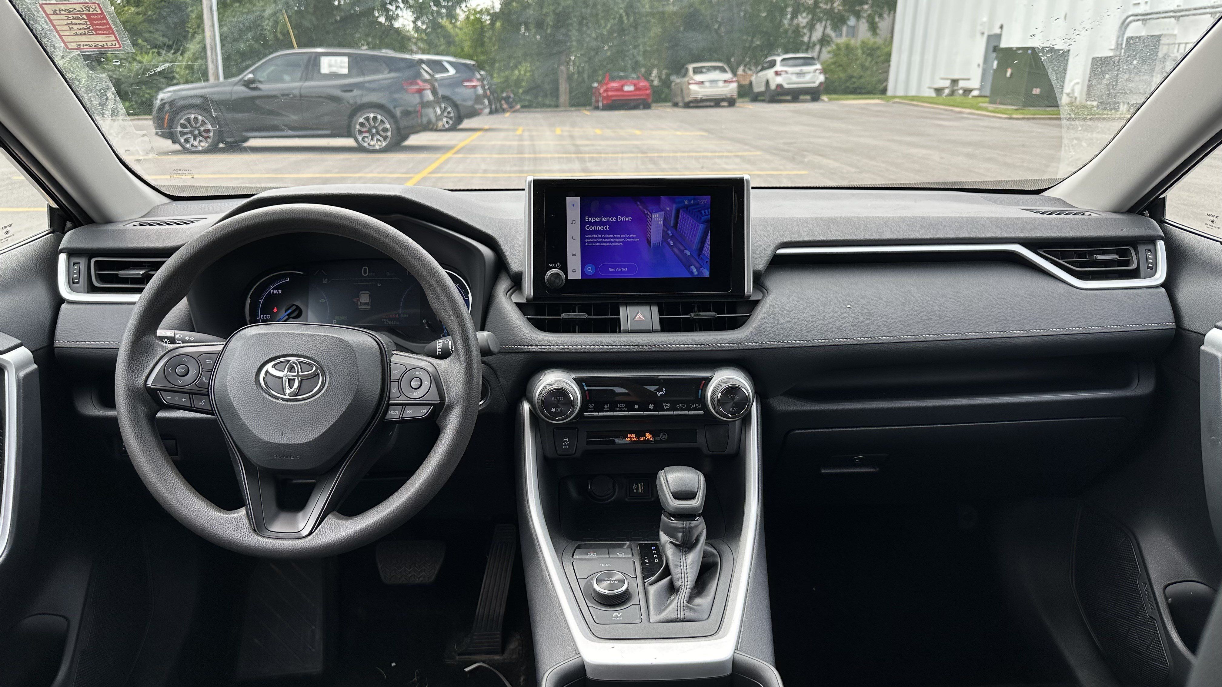 Used 2025 Toyota RAV4 XLE AWD/4WD image 30
