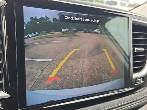 Used 2023 Chrysler Pacifica Touring-L FWD image 14