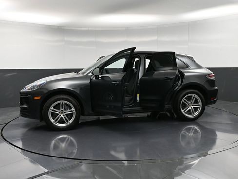 Certified 2025 Porsche Macan AWD/4WD image 37