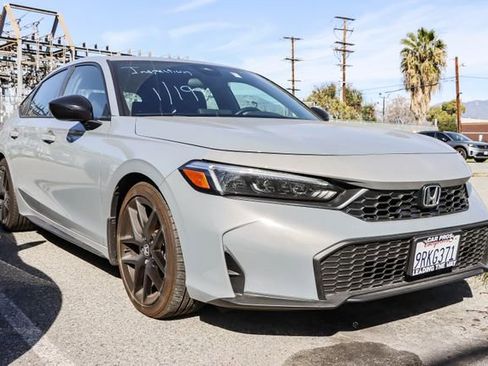 Used 2025 Honda Civic Sport image 2