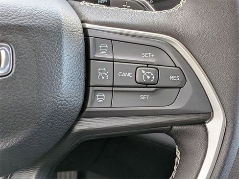 New 2025 Jeep Grand Cherokee Altitude image 18