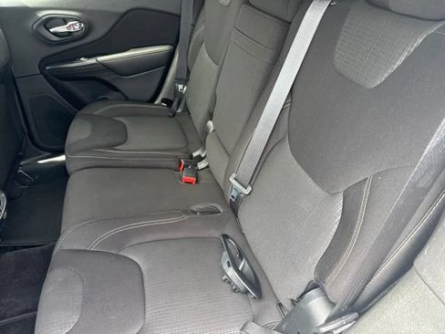 Used 2016 Jeep Cherokee Latitude w/ Cold Weather Group AWD/4WD image 21