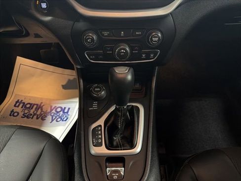 Used 2018 Jeep Cherokee Latitude Plus w/ Cold Weather Group image 21