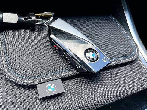Used 2023 BMW 740i w/ Parking Assistance Package RWD image 15