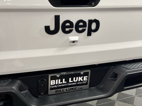 Certified 2024 Jeep Gladiator Sport image 14