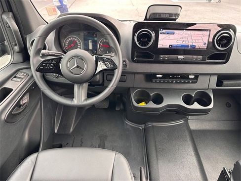 Used 2025 Mercedes-Benz Sprinter 2500 image 11