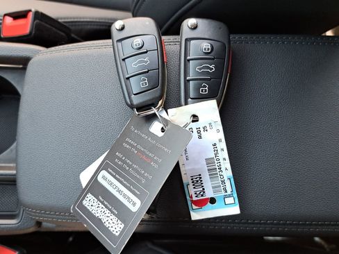 Certified 2025 Audi Q3 2.0T Premium w/ Convenience Package image 40